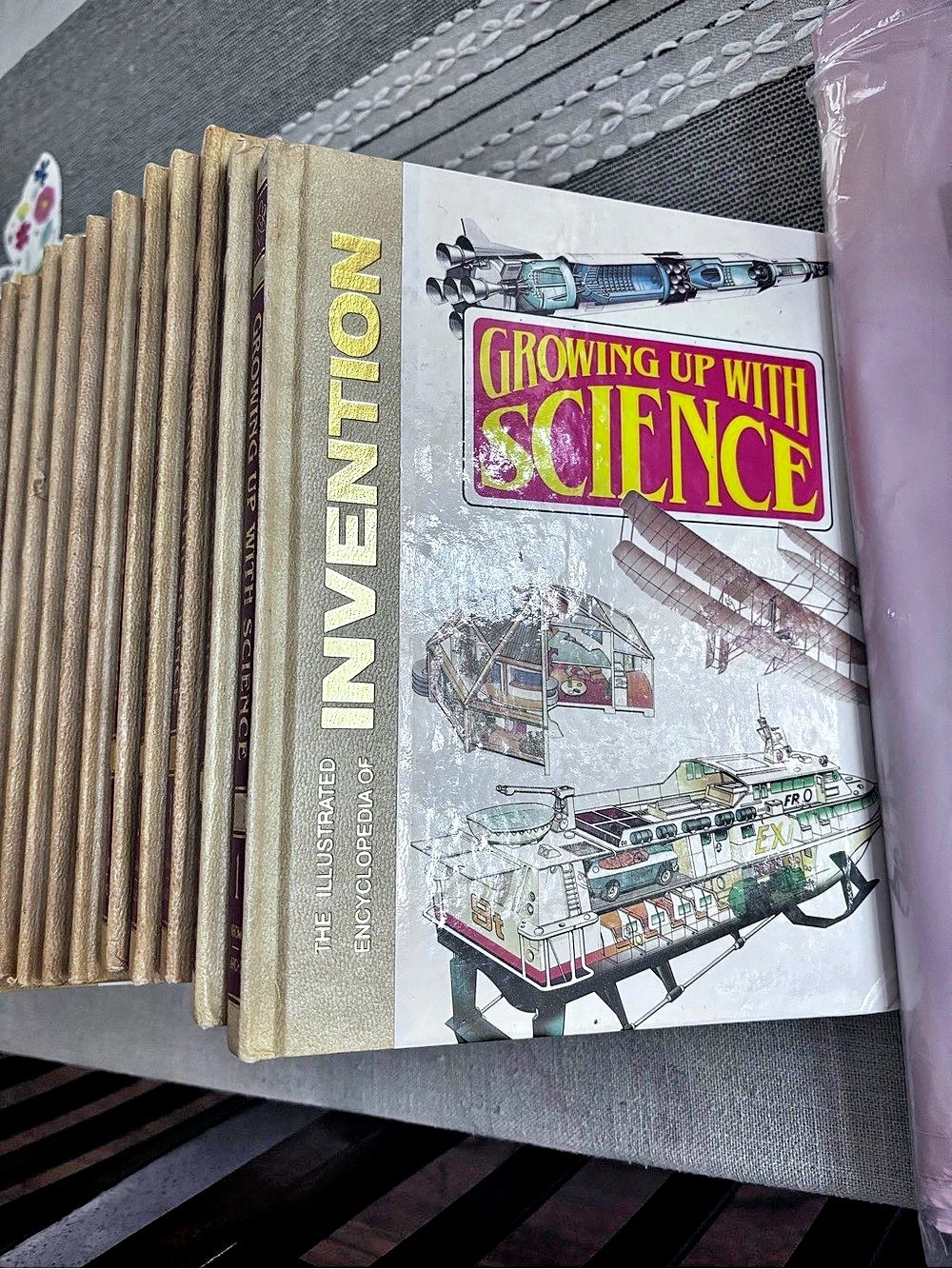 Growing Up with Science: The Illustrated Encyclopedia set 1-26 ( missing 4,25)